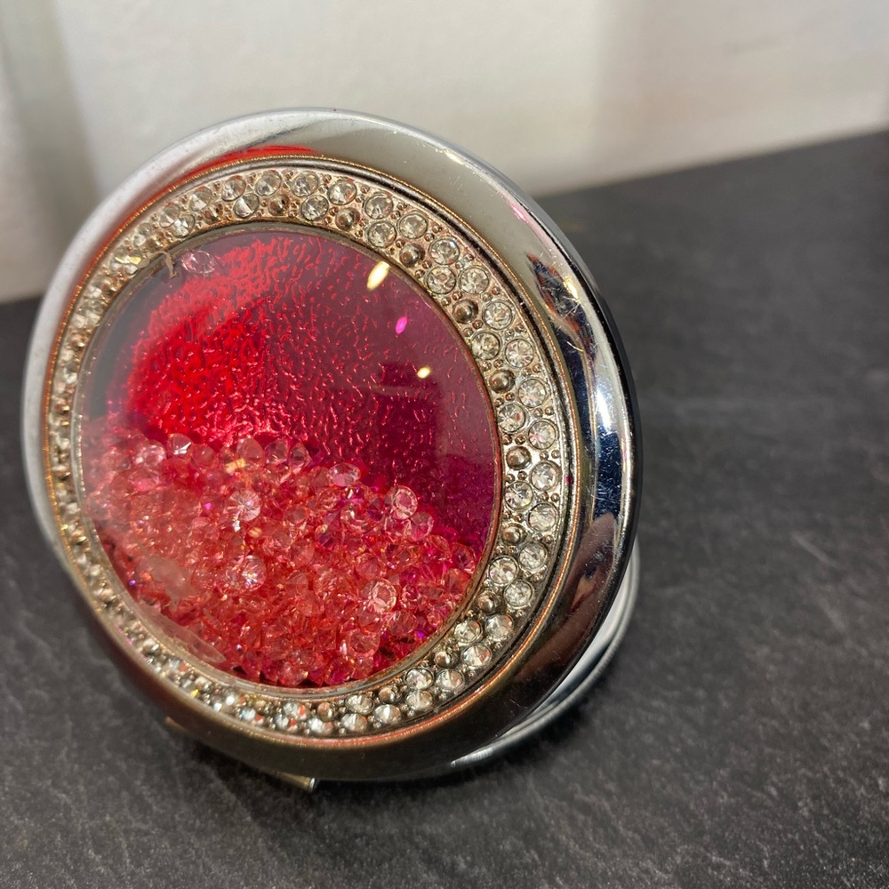 Floating Crystal Compact - Picture 2 of 2